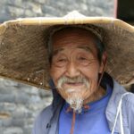 Хятадын ахмад иргэн 6 тн хогийг цэвэрлэжээ