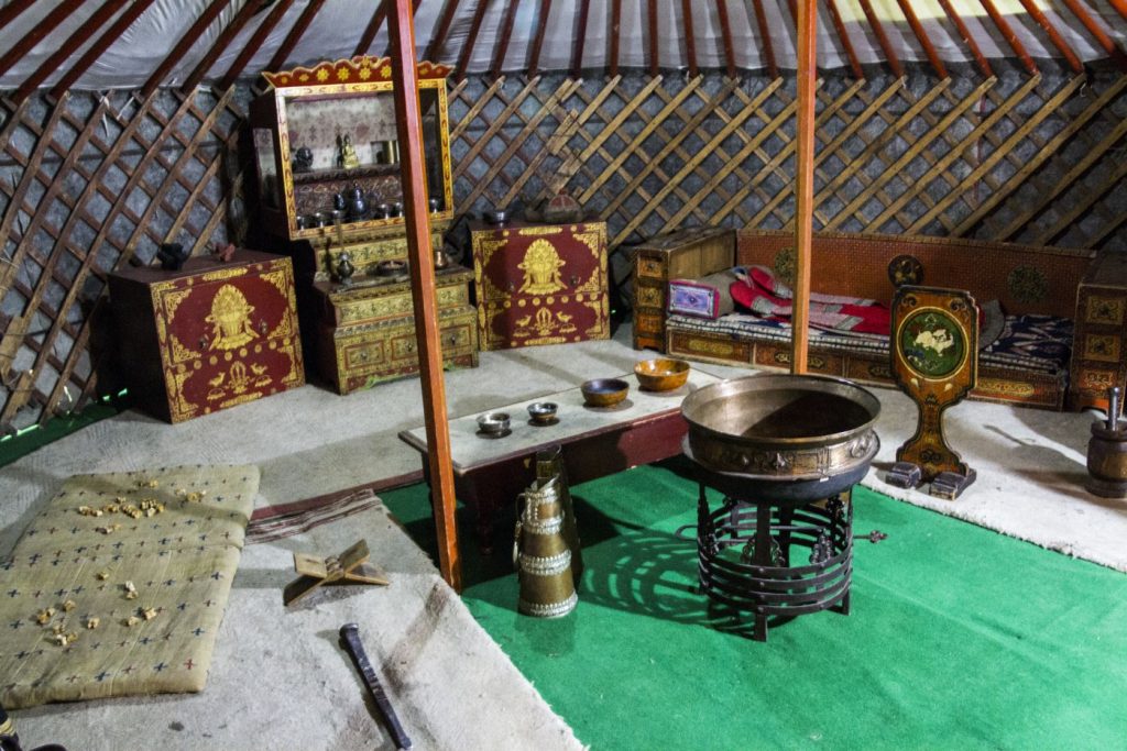 Mongol ger_urlagiin buteel