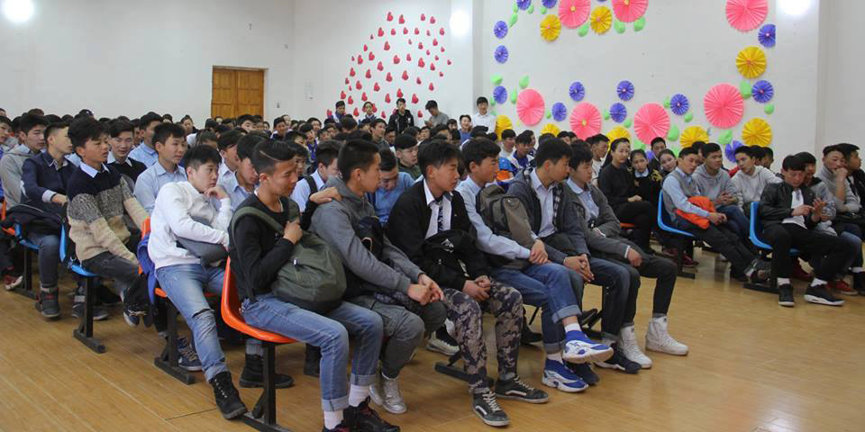 nalaih-duureg-zaluuchuudiin-hogjliin-tow