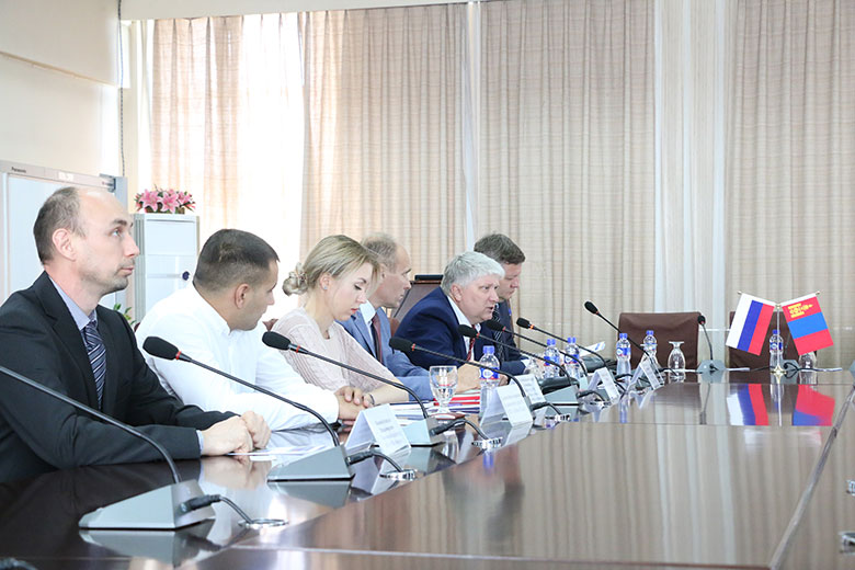 Orosiin-biznes-erhlegchid-mongold-zochlow