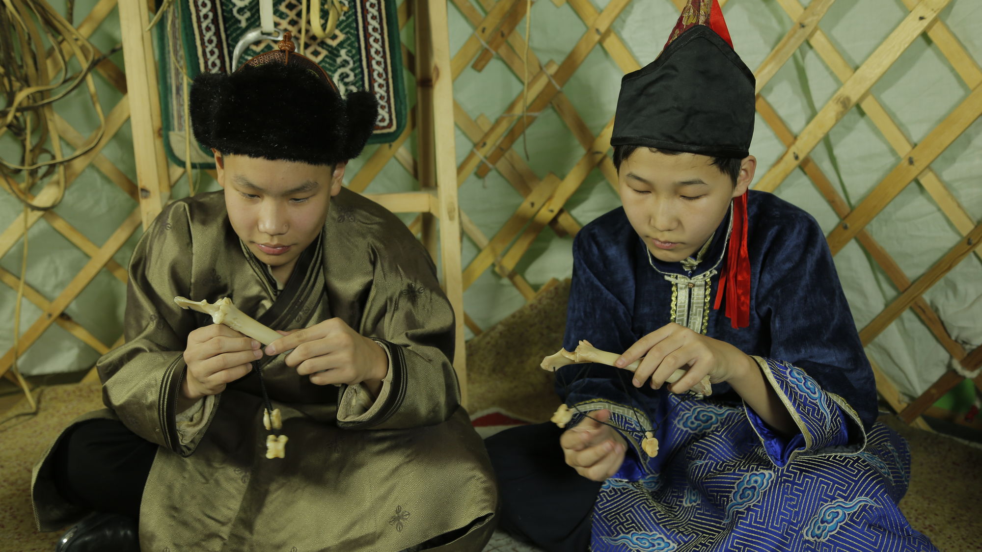 bogj-niiluuleh-togloom