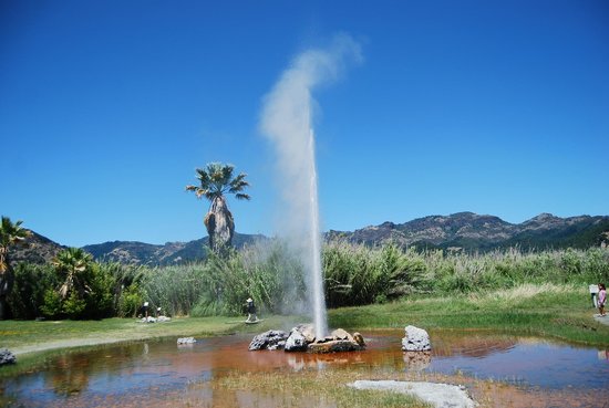 old-faithful-geyser-of