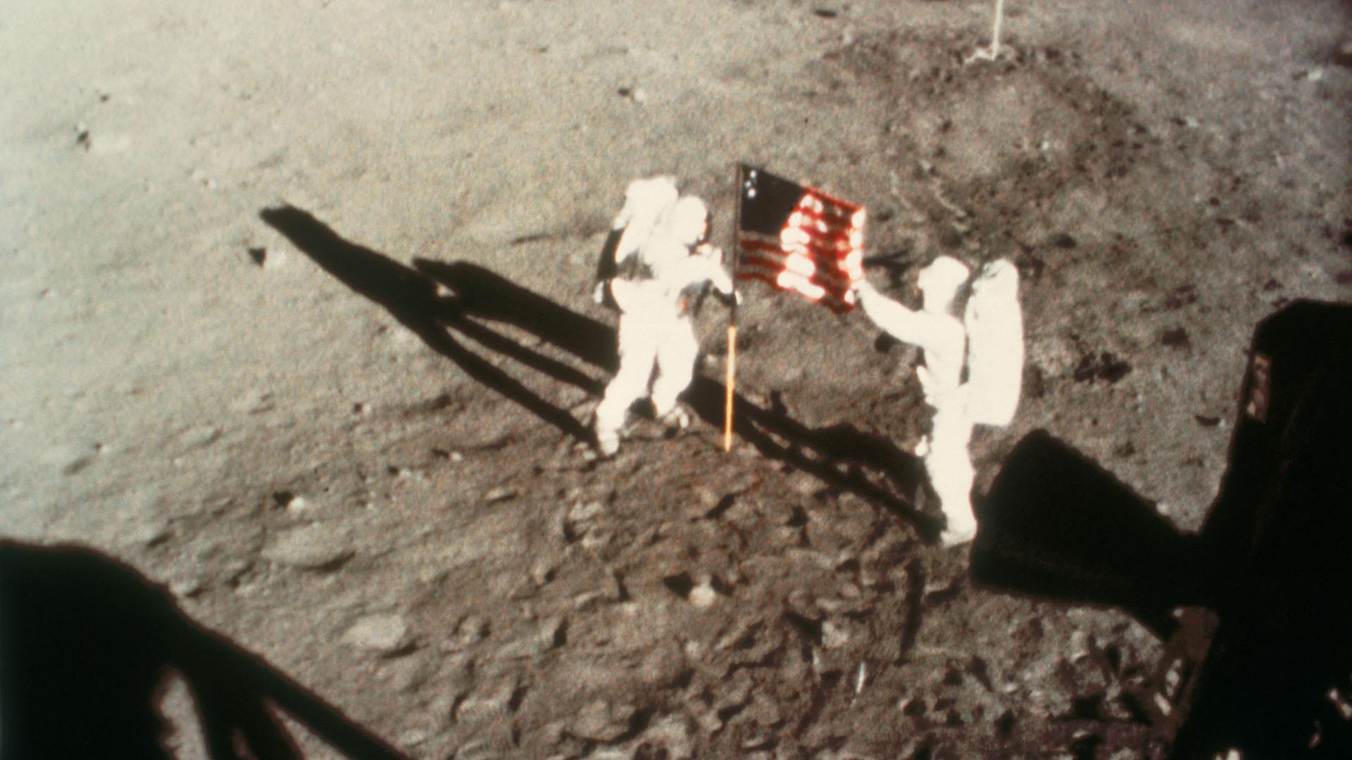 a_mach_astronaut_moonlanding_170720
