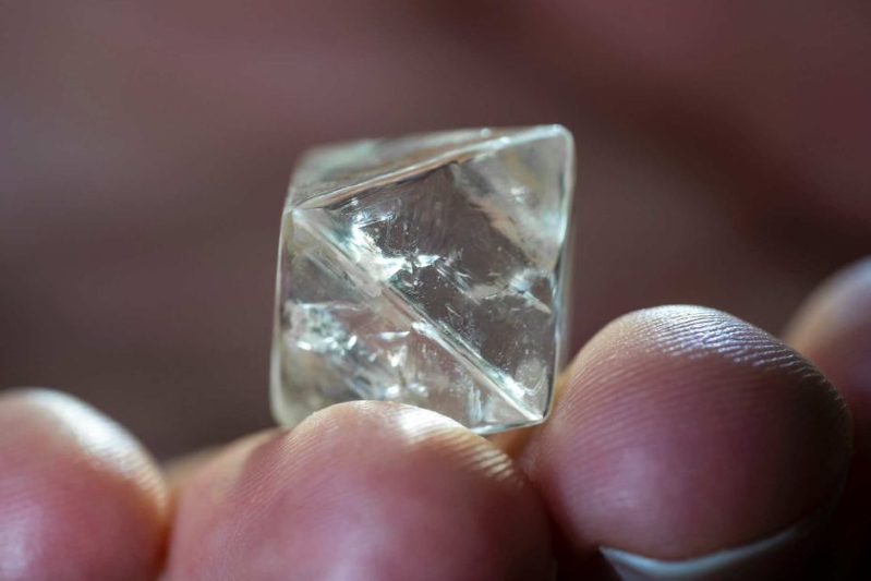 rare-large-white-diamond-found-at-western-australia-s-argyle-mine__636563_