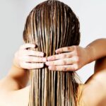 woman_washing_conditioning_hair