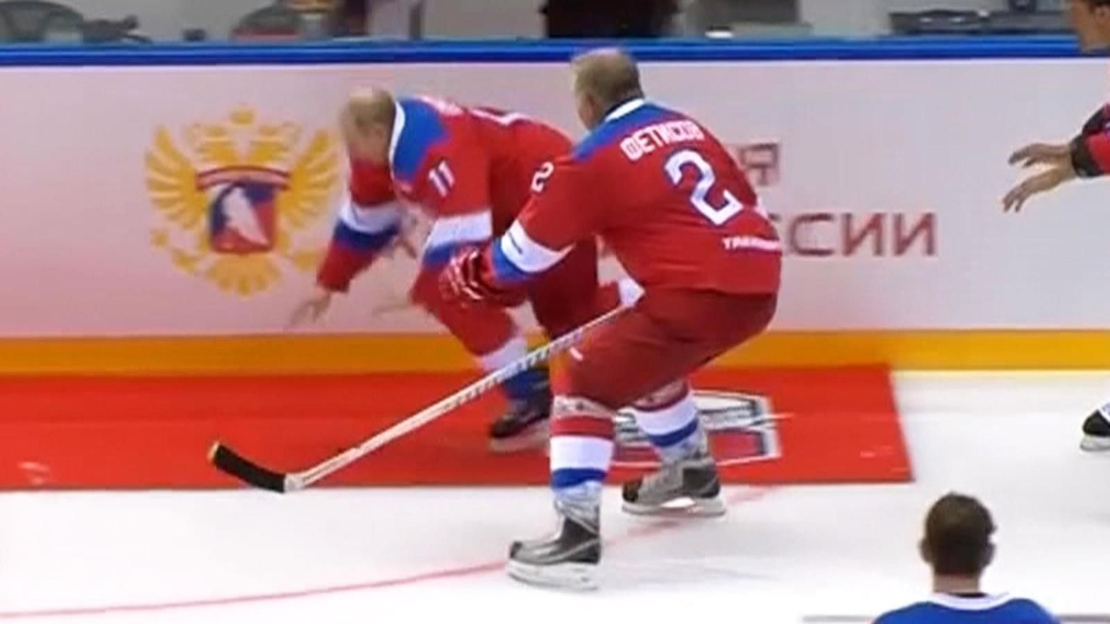 05f289_putin_falls_x974