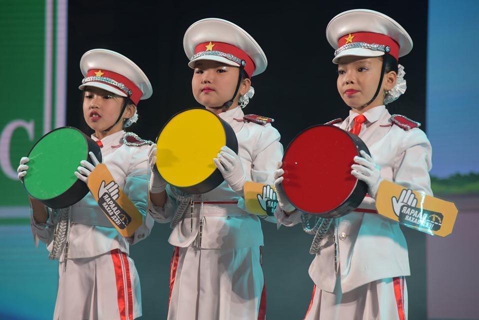 ngoon-gerel-tsagaan-shugam