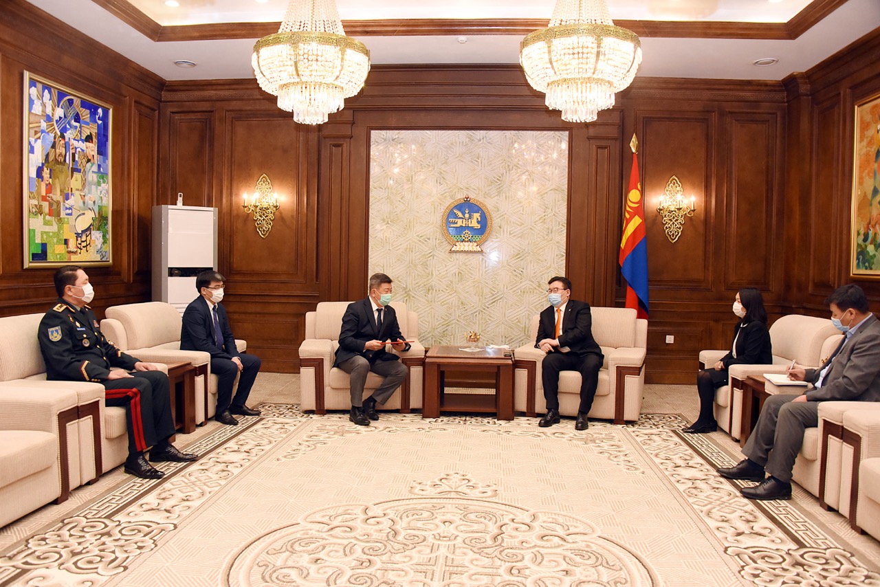 zevsegt-huchin-huuli