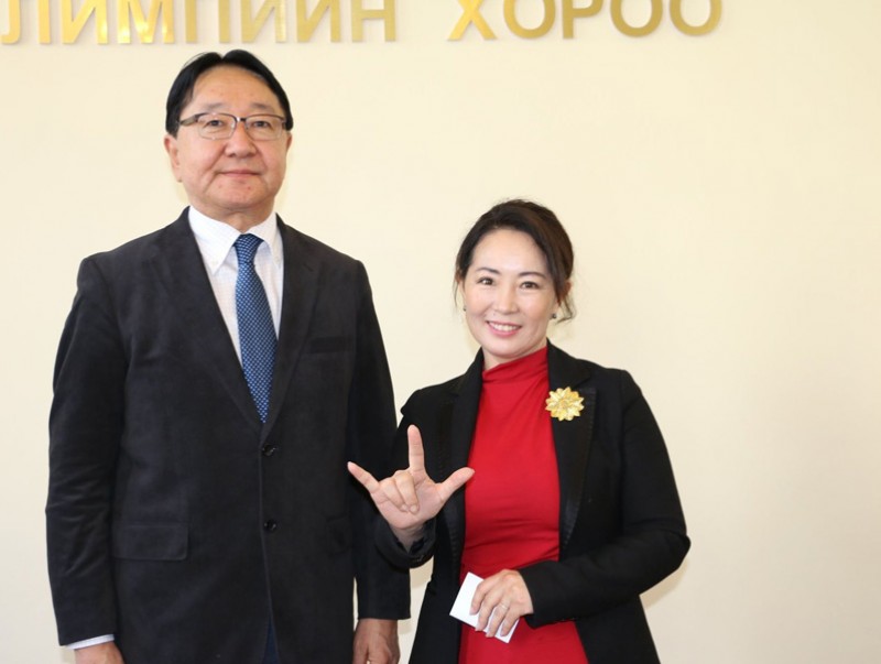 dohionii-helmerch-Byambadelger