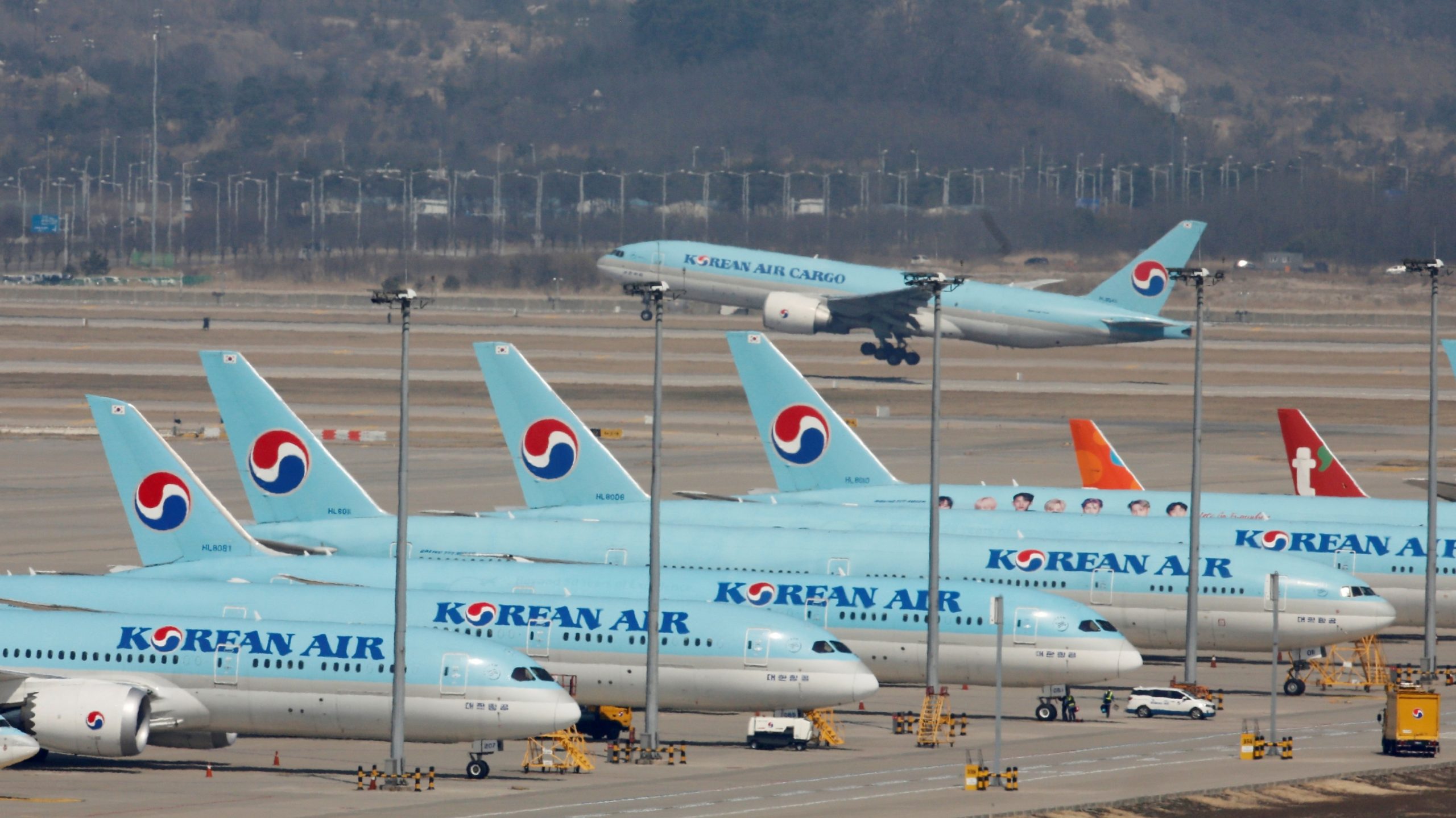 tusgai-uurgiin-nisleg-korean-air